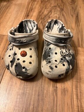 CROCS Kids Marble Black & Cream Clog with Basketball Charm
